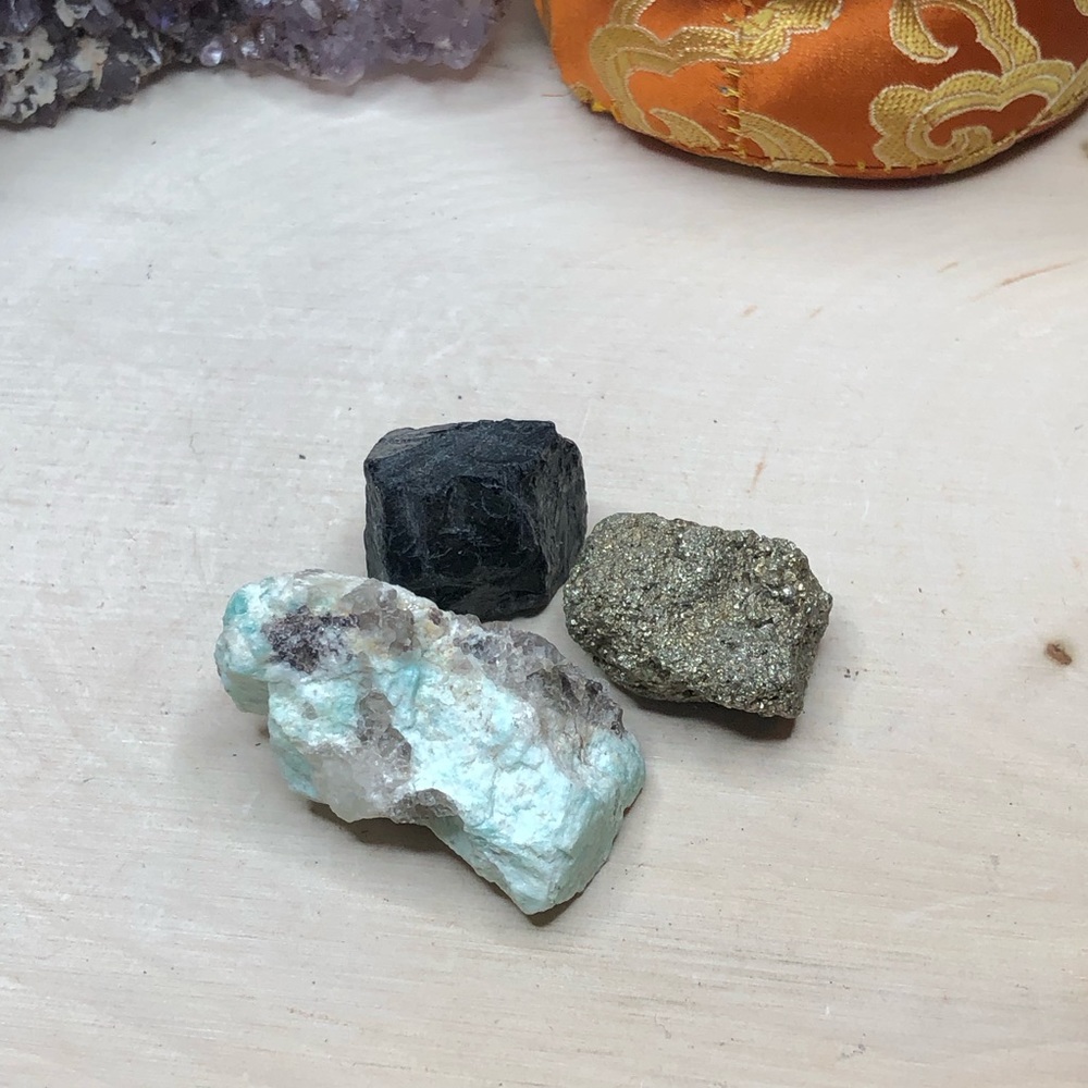 Wicca Alter/ Offering Box & Crystal Set - Picture 3 of 3